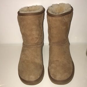 UGG CLASSIC SHORT BOOT